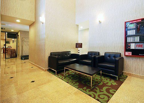 Quality Inn Jamaica Airtrain Нью-Йорк Интерьер фото
